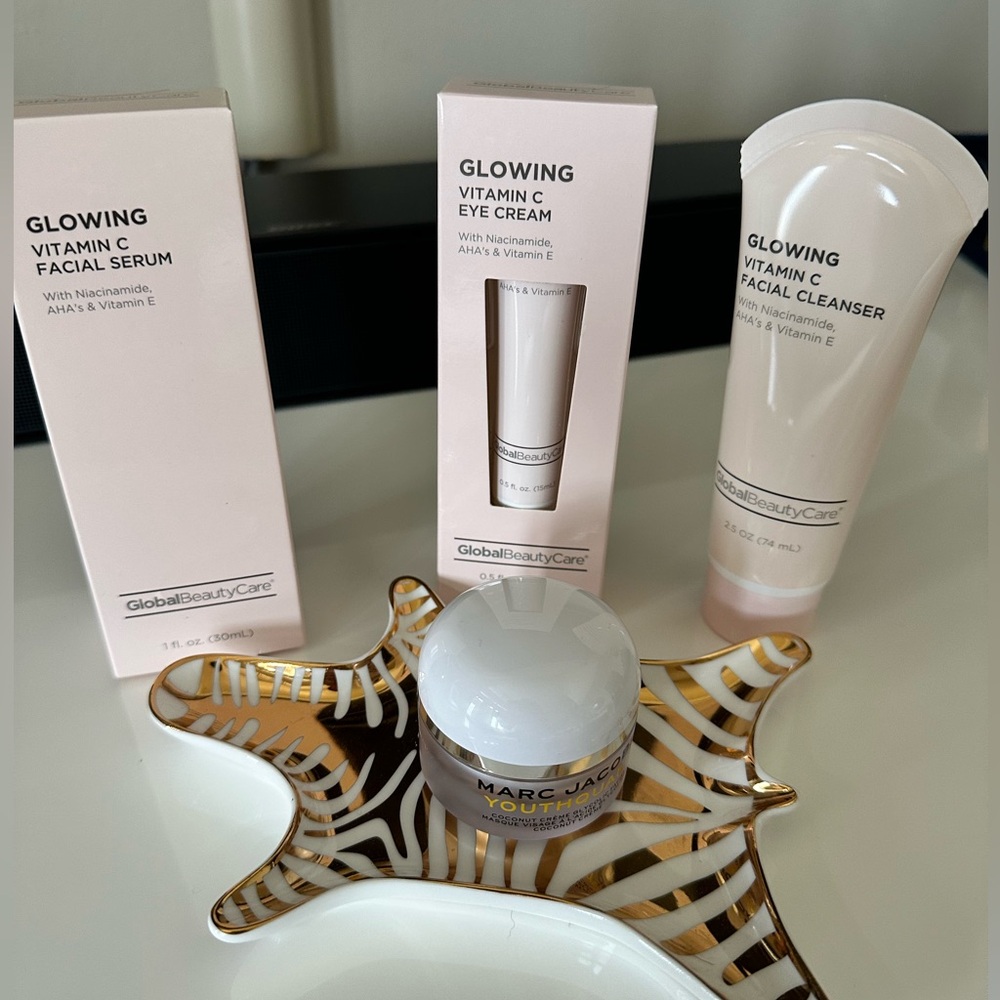 BUNDLE MARC JACOBS AND Glowing Vitamin C Skincare Set